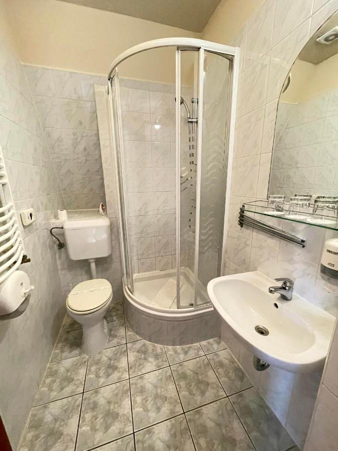 Aranypatkó Fogadó-Étterem Győrújbarát Extérieur photo