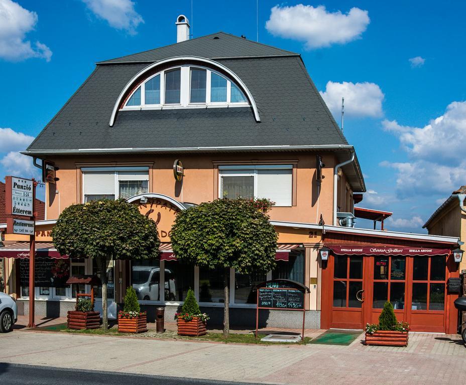 Aranypatkó Fogadó-Étterem Győrújbarát Extérieur photo