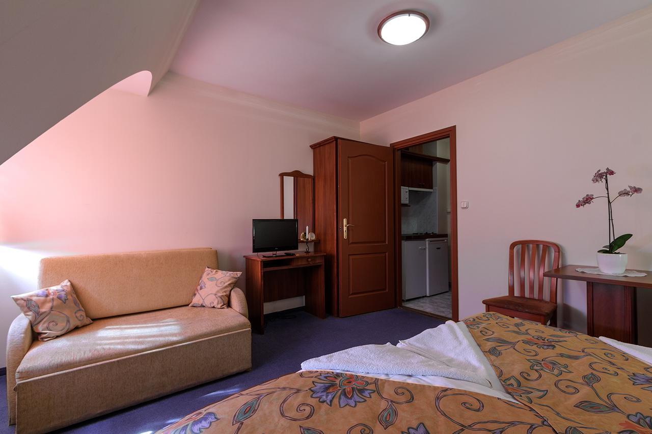 Aranypatkó Fogadó-Étterem Győrújbarát Extérieur photo