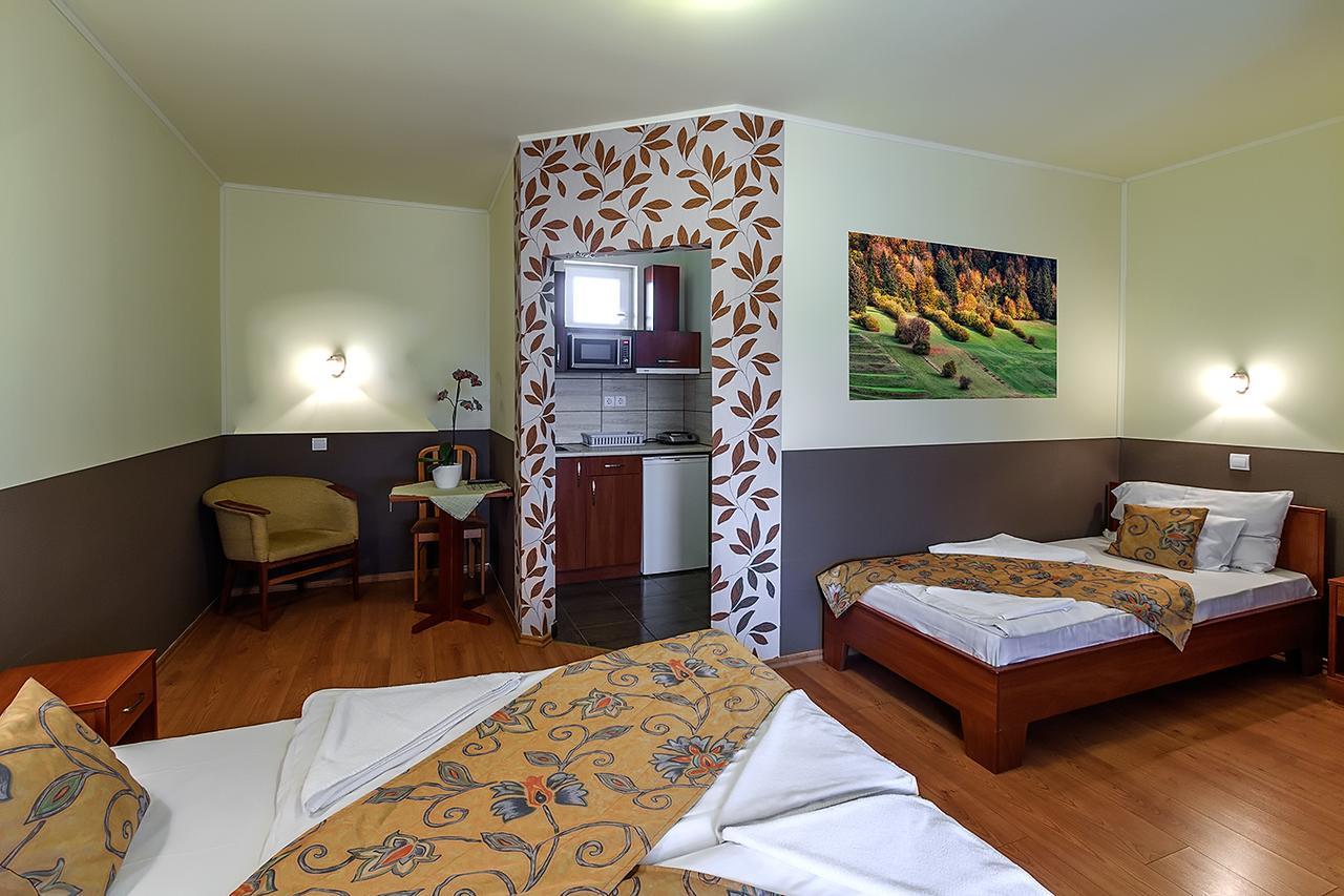 Aranypatkó Fogadó-Étterem Győrújbarát Extérieur photo