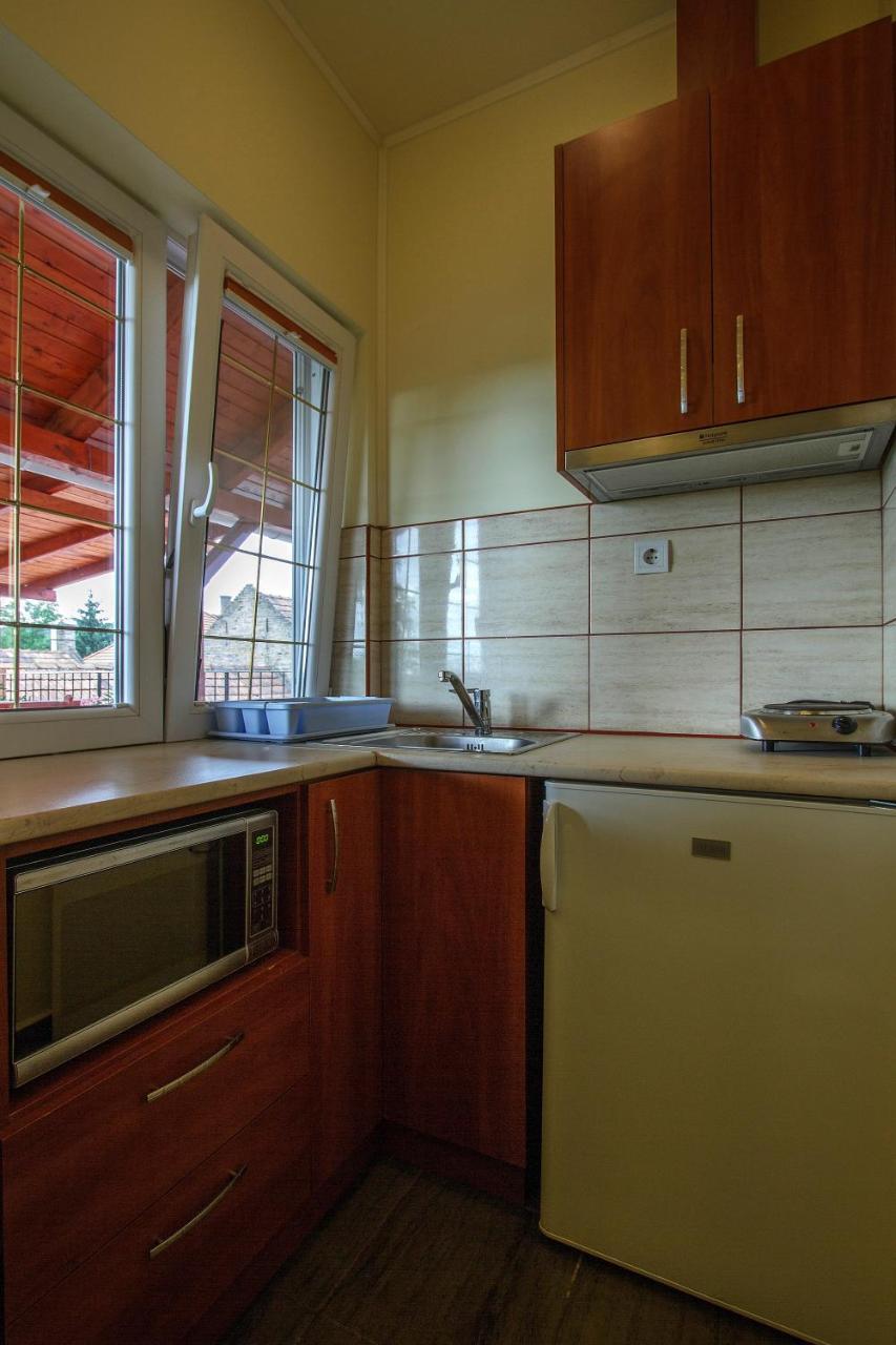 Aranypatkó Fogadó-Étterem Győrújbarát Extérieur photo