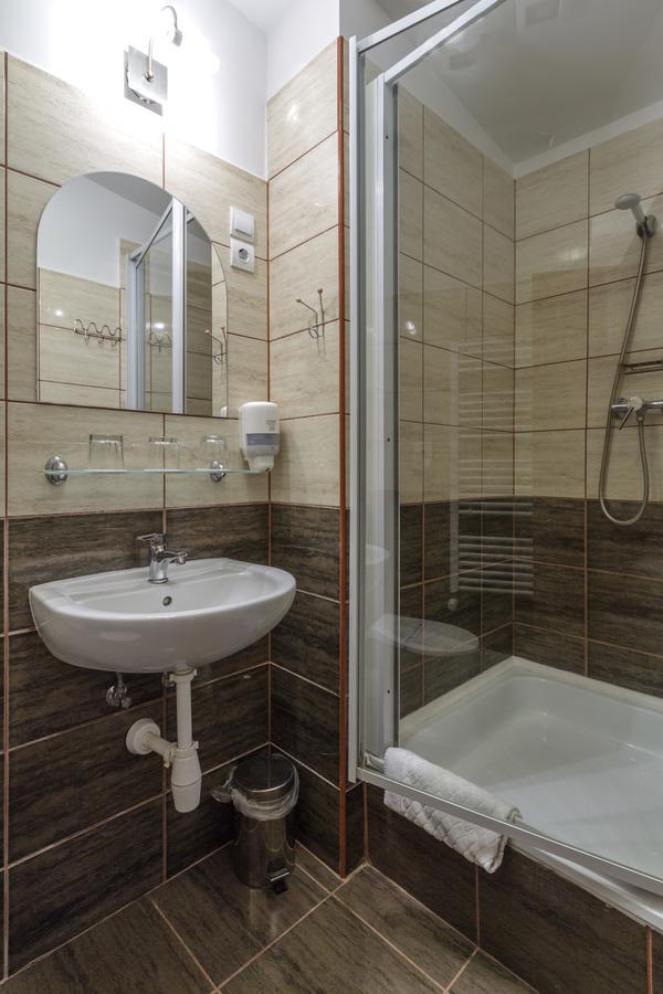 Aranypatkó Fogadó-Étterem Győrújbarát Extérieur photo