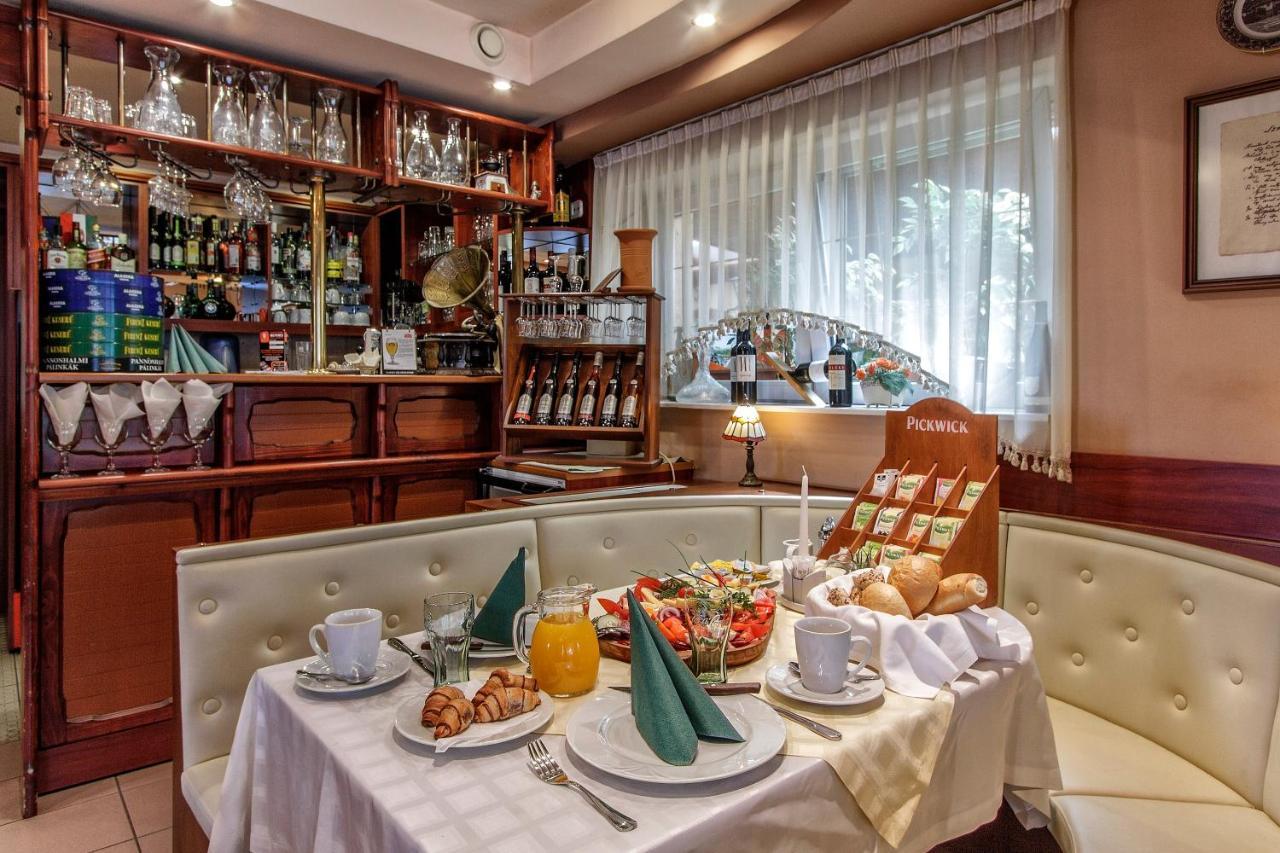 Aranypatkó Fogadó-Étterem Győrújbarát Extérieur photo