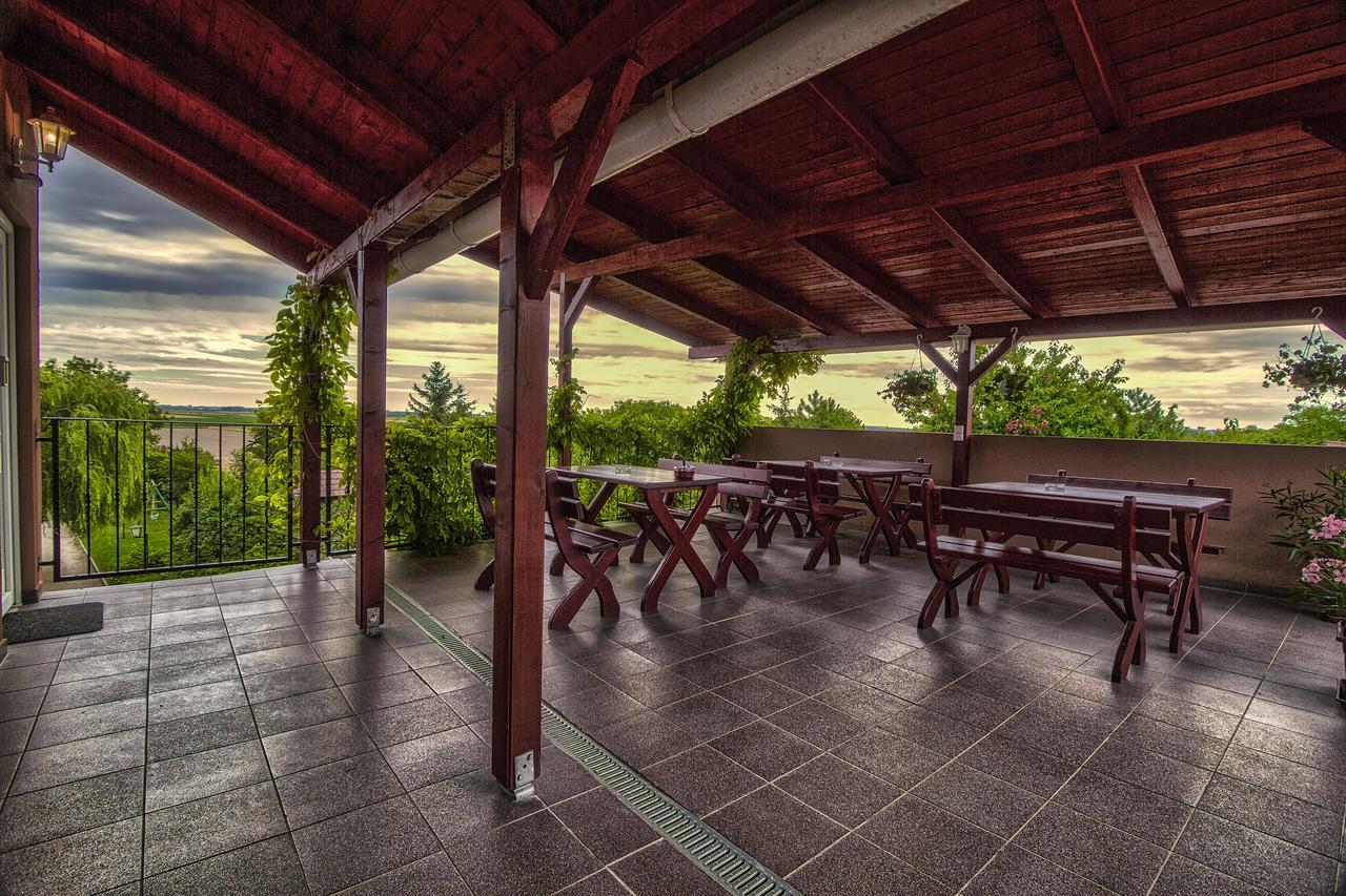 Aranypatkó Fogadó-Étterem Győrújbarát Extérieur photo